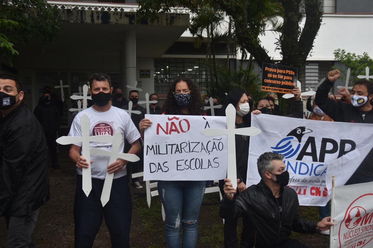 Governo reabre consulta para militarizar escolas no PR
