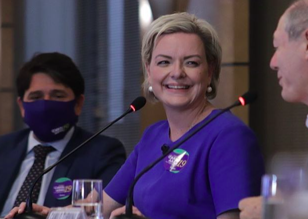 Eleitores de Carol Arns dizem que escolha é pelo olhar humano e legado