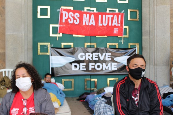 Professores estão há 150h sem comer