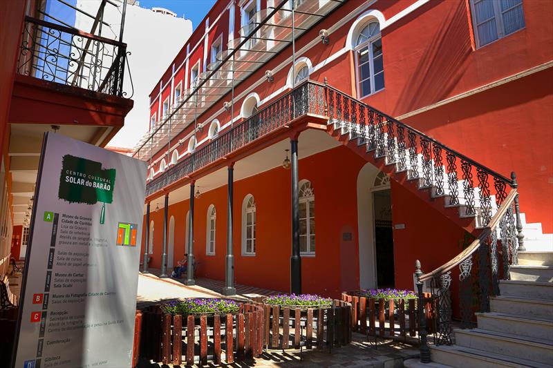 Caso de Covid fecha Solar do Barão