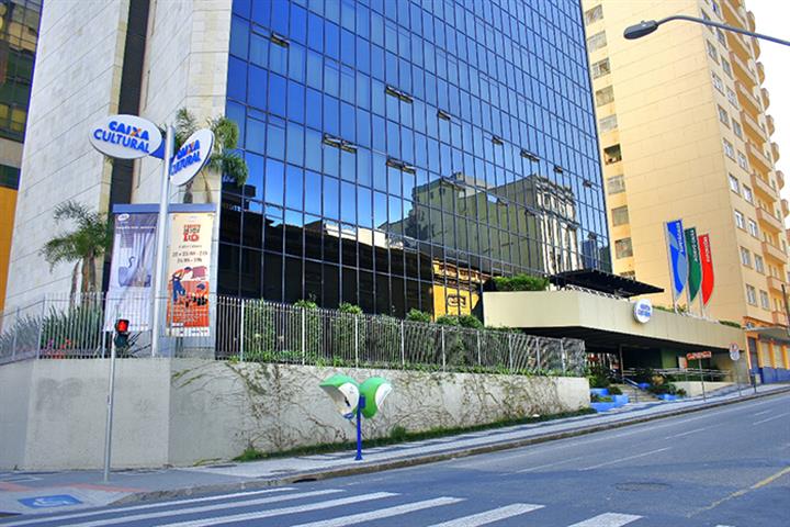 CEF deve vender sede e fechar Teatro da Caixa em Curitiba
