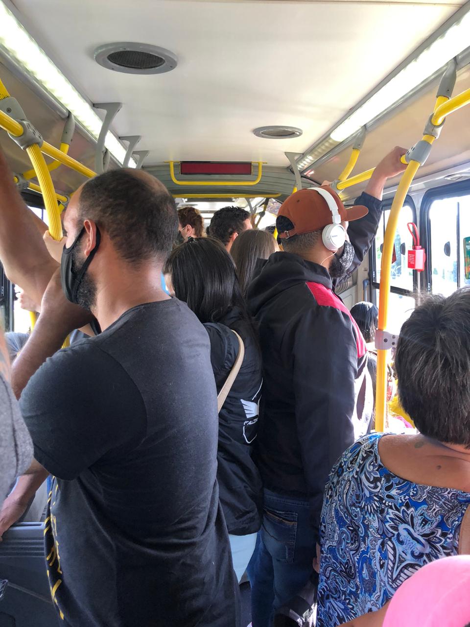 Ônibus seguem lotados em Curitiba
