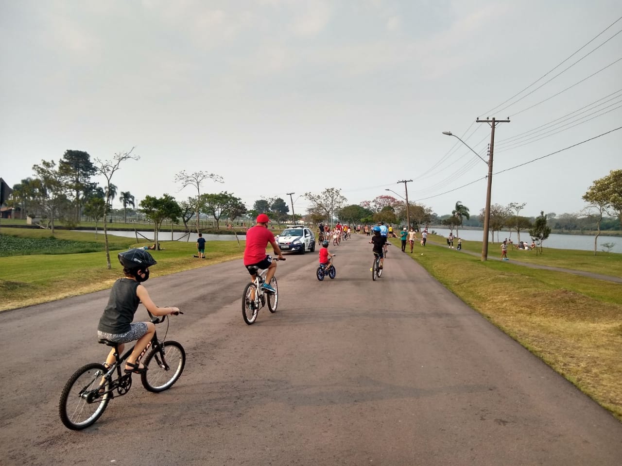 Curitiba fecha comércios e parques aos domingos