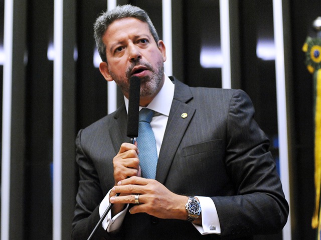 Câmara dos Deputados quer adiar reajuste da luz de estados para não afetar eleição