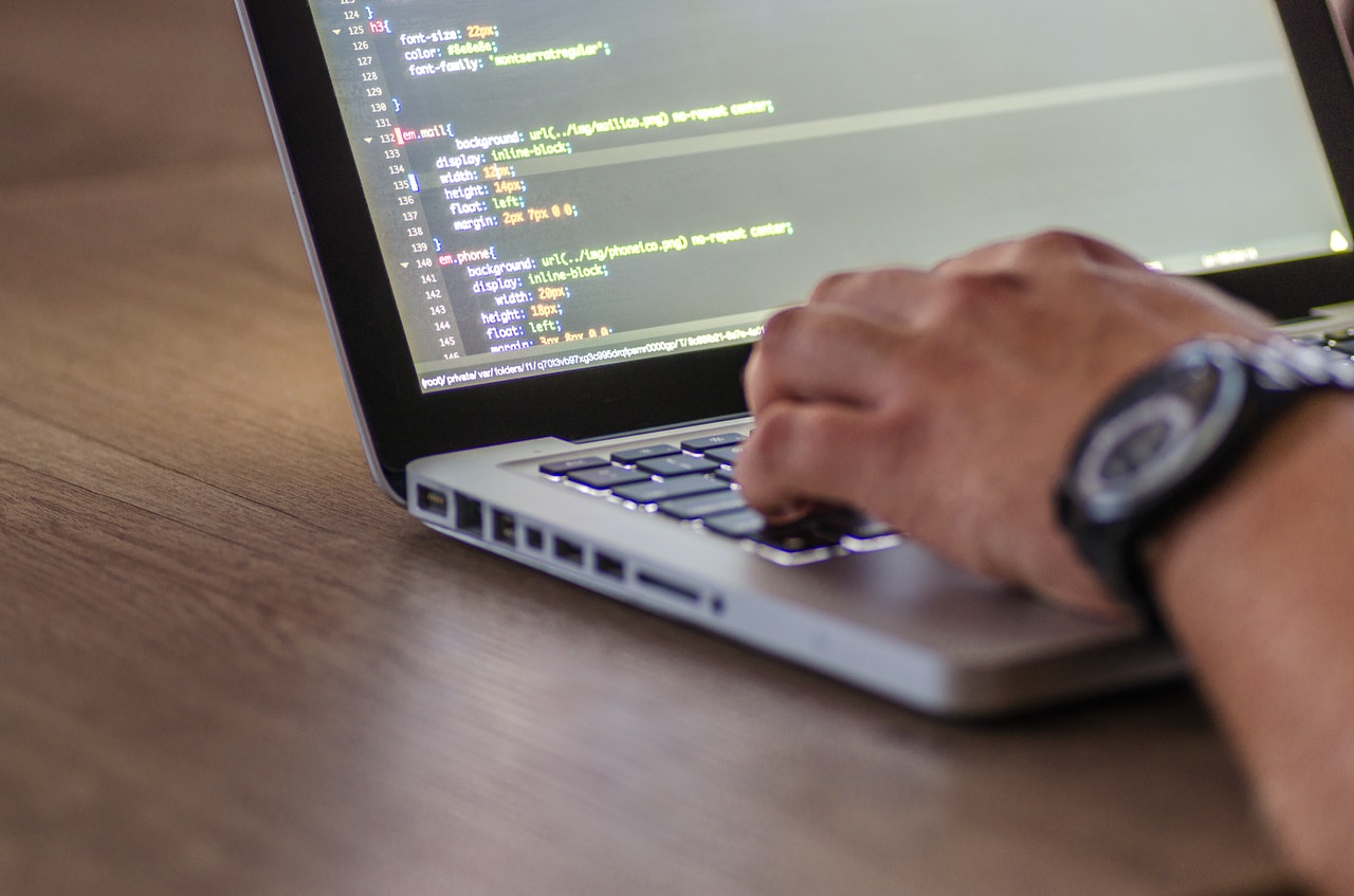 Softwares se diversificam e viram necessidade básica nas empresas