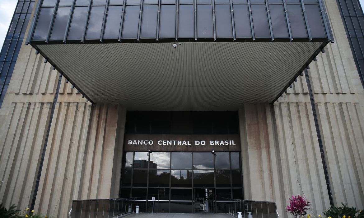 Promessa a policiais dispara onda de mobilizações de outras categorias
