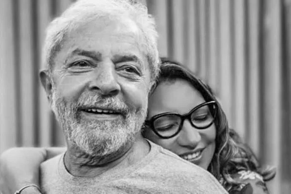 Bolsonaro e Lula apostam em papel de primeiras-damas na campanha
