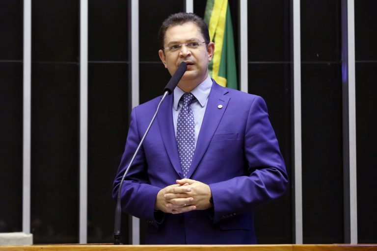Bancada evangélica já alcança 80% dos partidos