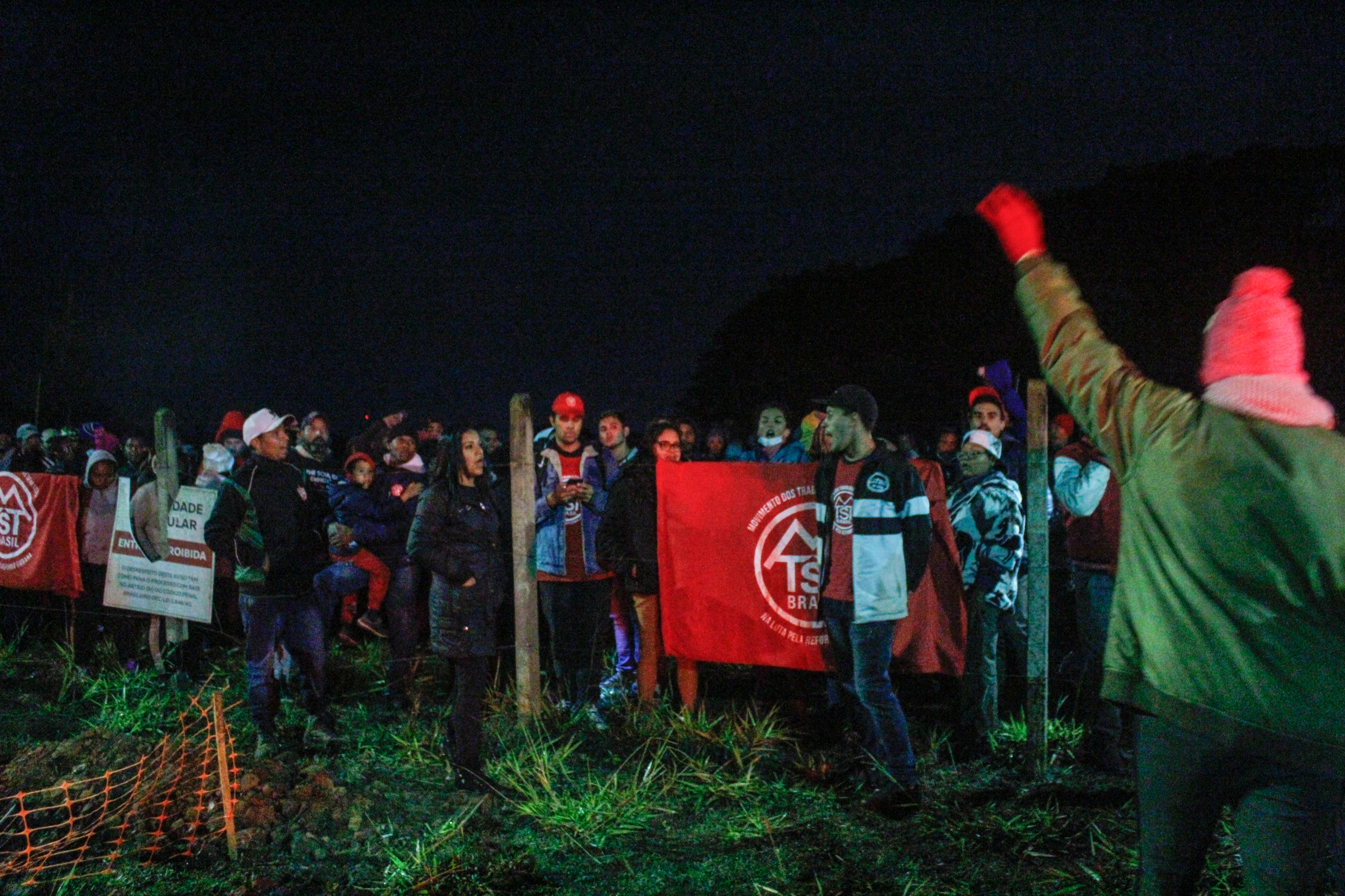 Juiz manda famílias deixarem terreno no Campo Santana até sexta que vem
