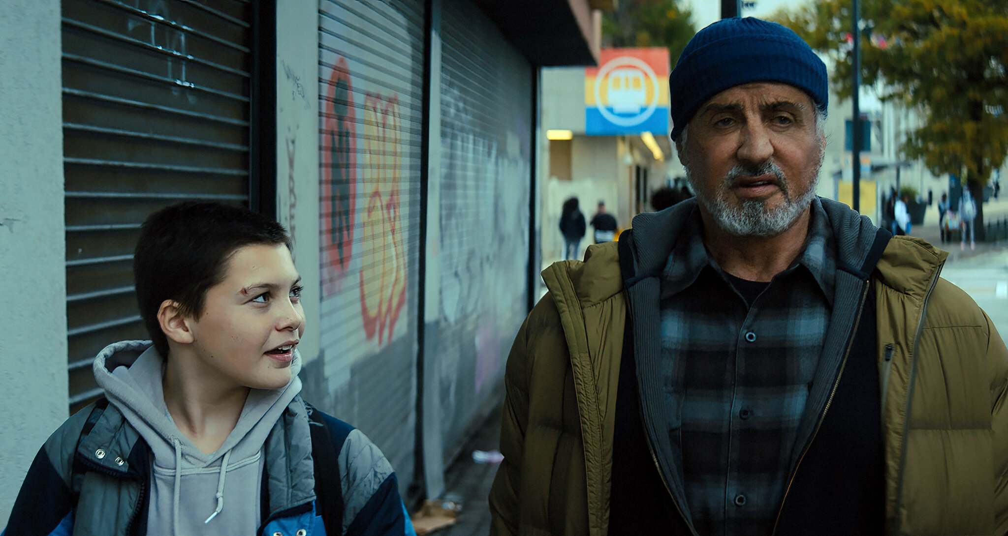 Sylvester Stallone, aos 76 anos, faz um super-herói em “Samaritano”