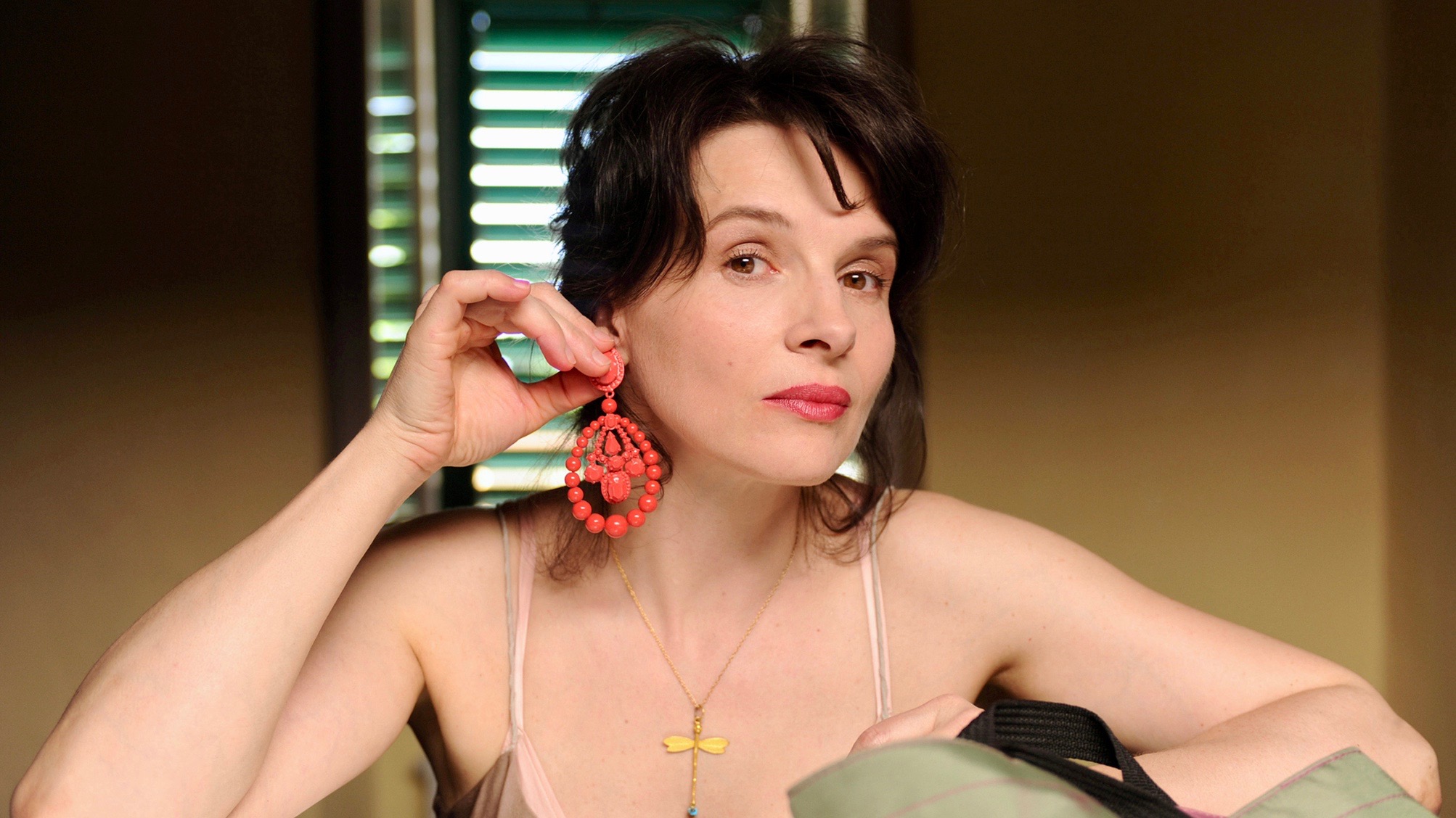 A intensidade de Juliette Binoche, uma gigante do cinema francês