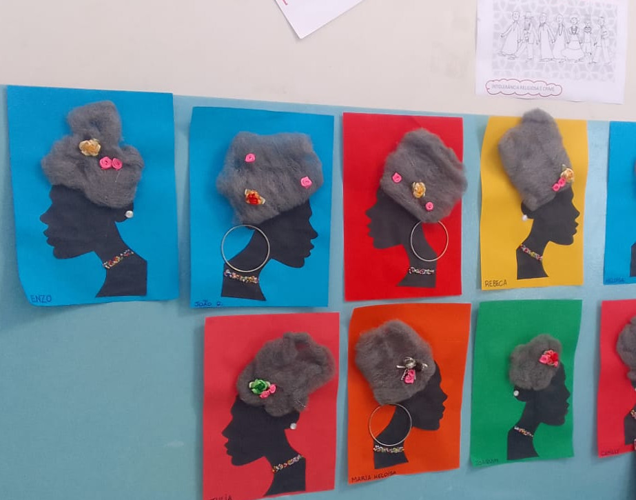 Cabelo de “bombril” no espaço escolar? É racismo!