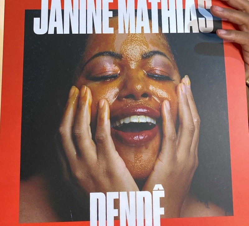 Primeiro disco solo de Janine Mathias ganha edição limitada em Vinil. Foto: Divulgação