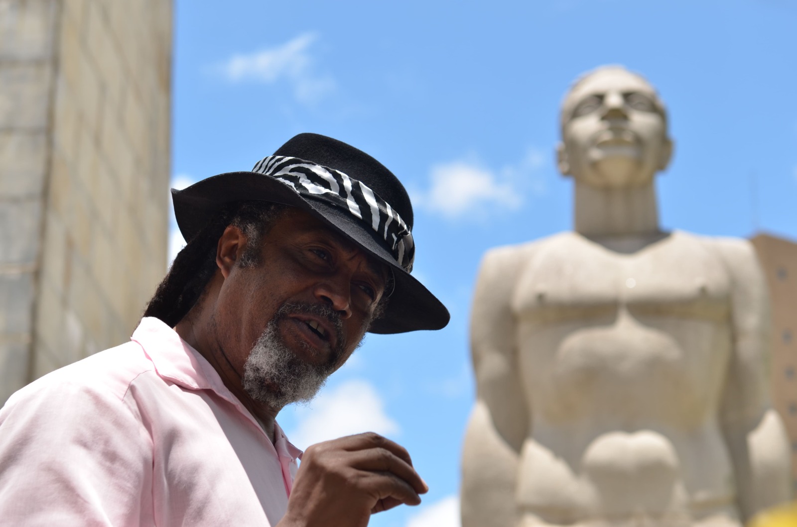 Livro "O bispo negro" critica o Paranismo por refletir ideais racistas dos séculos 19 e 20