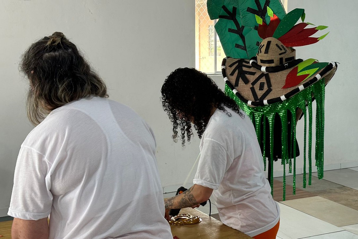 Passistas da Acadêmicos da Realeza usarão figurinos confeccionados por apenadas de Piraquara