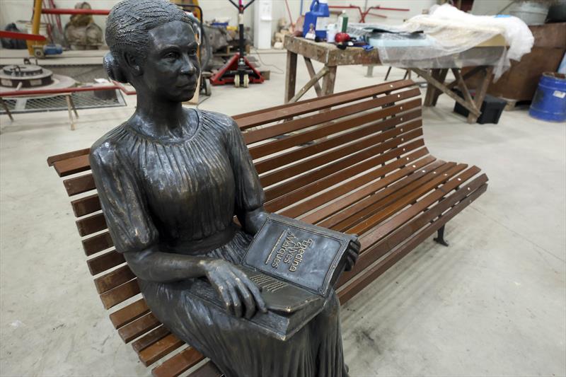 Curitiba inaugura estátua de Enedina Alves Marques, primeira engenheira negra do país