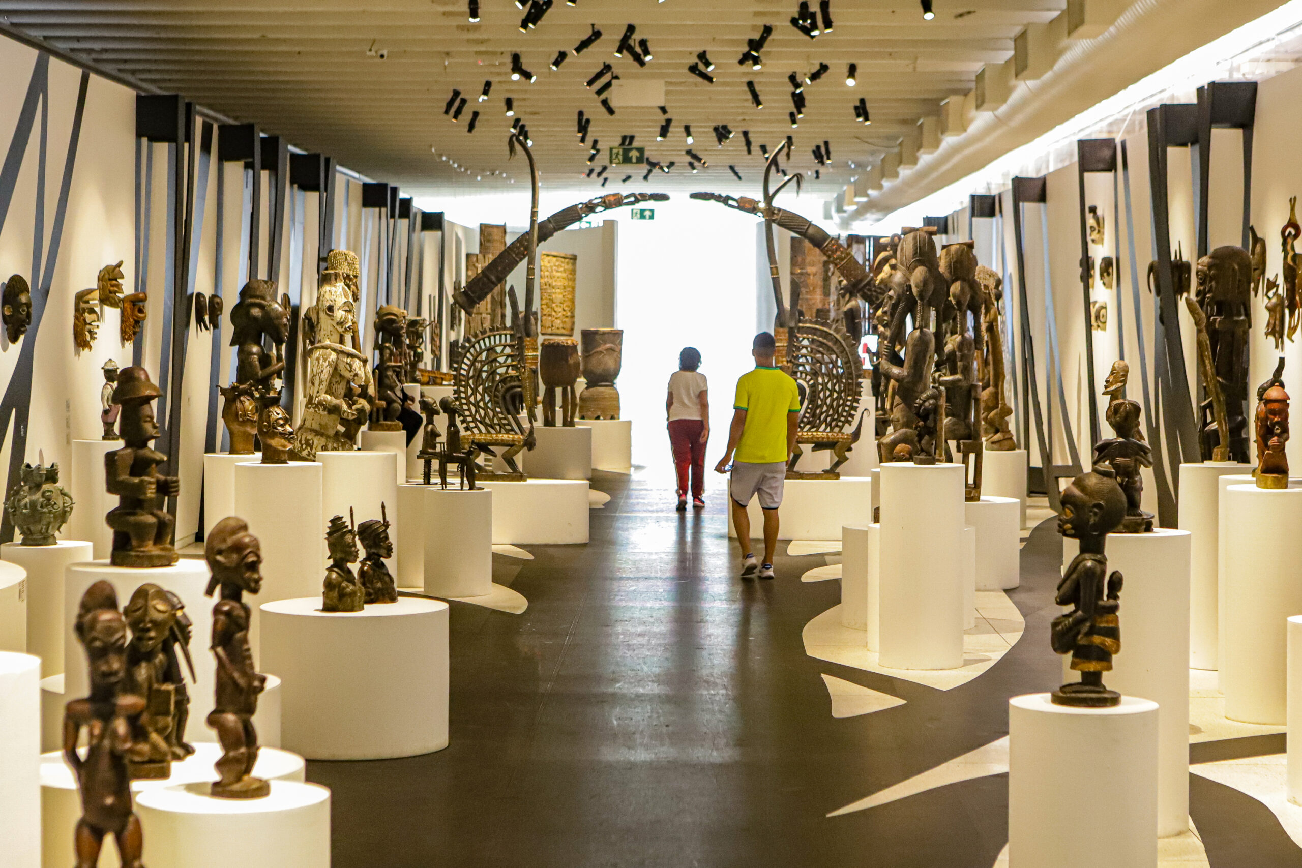 Exposição de arte africana no MON vai até este domingo