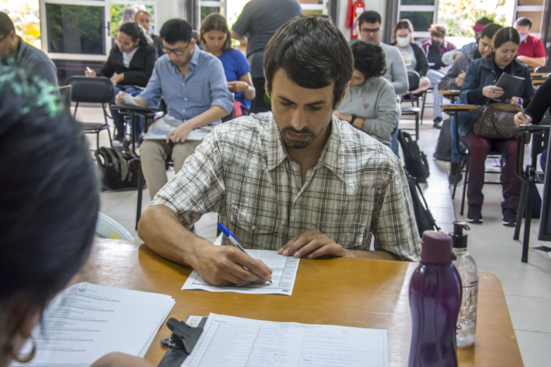 Prefeitura de Curitiba tem 680 vagas PSS para professores. Salário é de R$ 2,6 mil