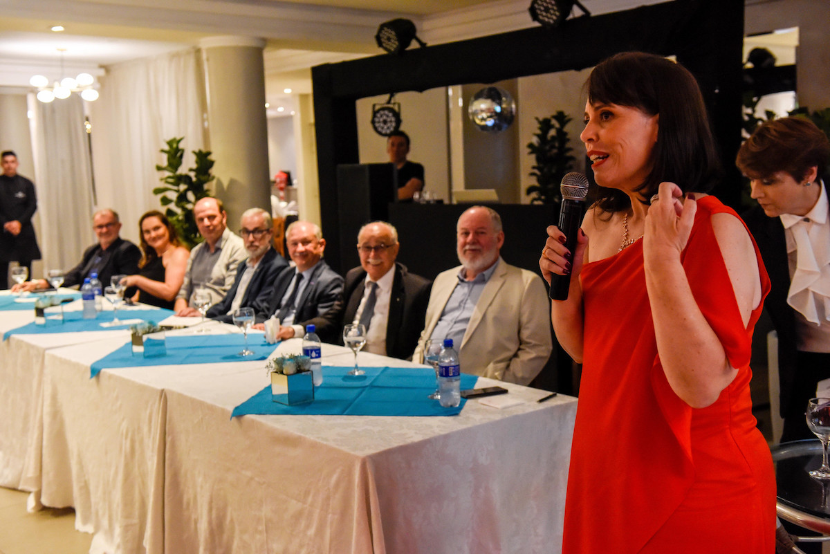 Selma Cubas, da UFPR, é primeira mulher na presidência da Abes