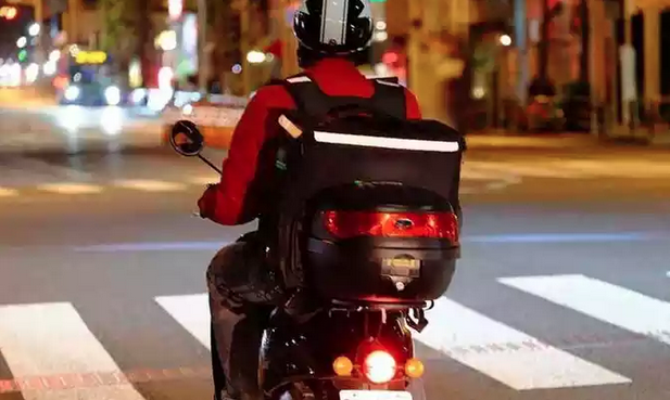 Motociclista de aplicativo processa posto e é condenado por litigância de má-fé
