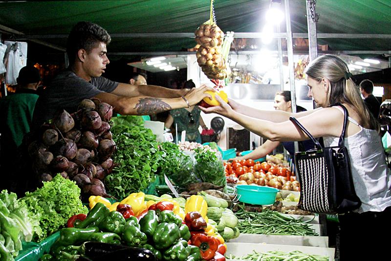 Tradicionais feiras de Curitiba ganham novo endereço