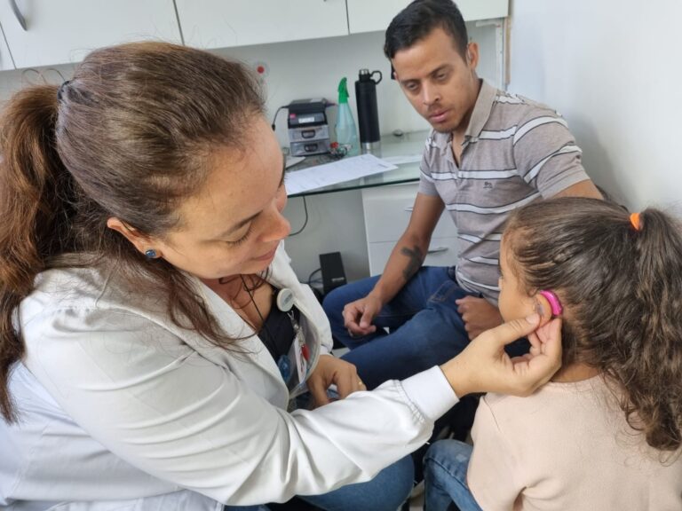 Prefeitura publica decreto incluindo fonoaudiologia na área da educação, mas faltam profissionais