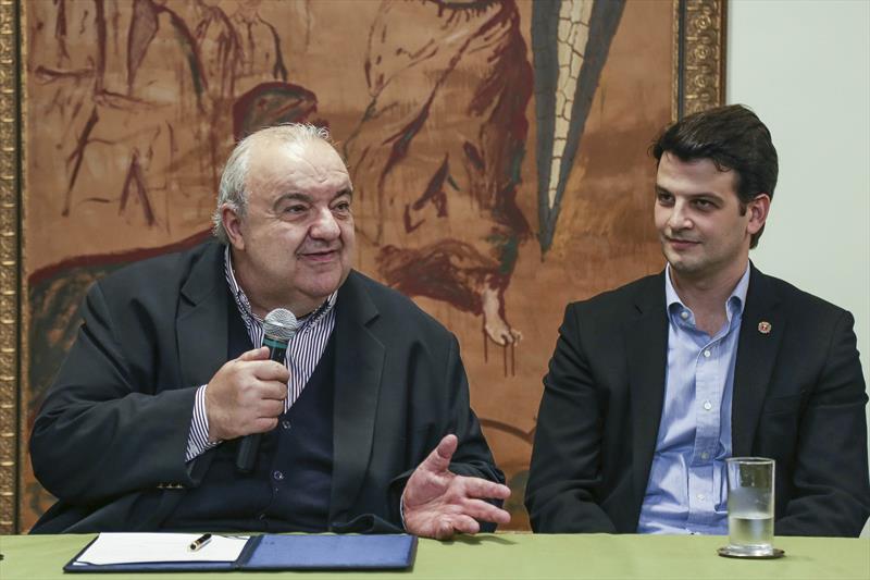 Pesquisa mostra Eduardo Pimentel e Ducci à frente, mas cinco nomes estão empatados