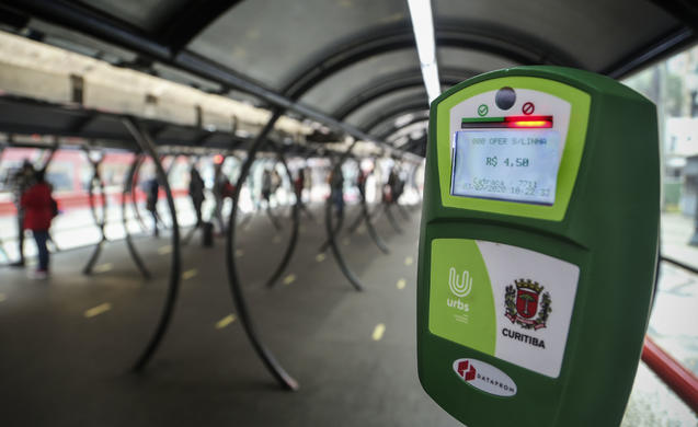 Sistema da Urbs falha e deixa milhares de trabalhadores sem acesso a ônibus