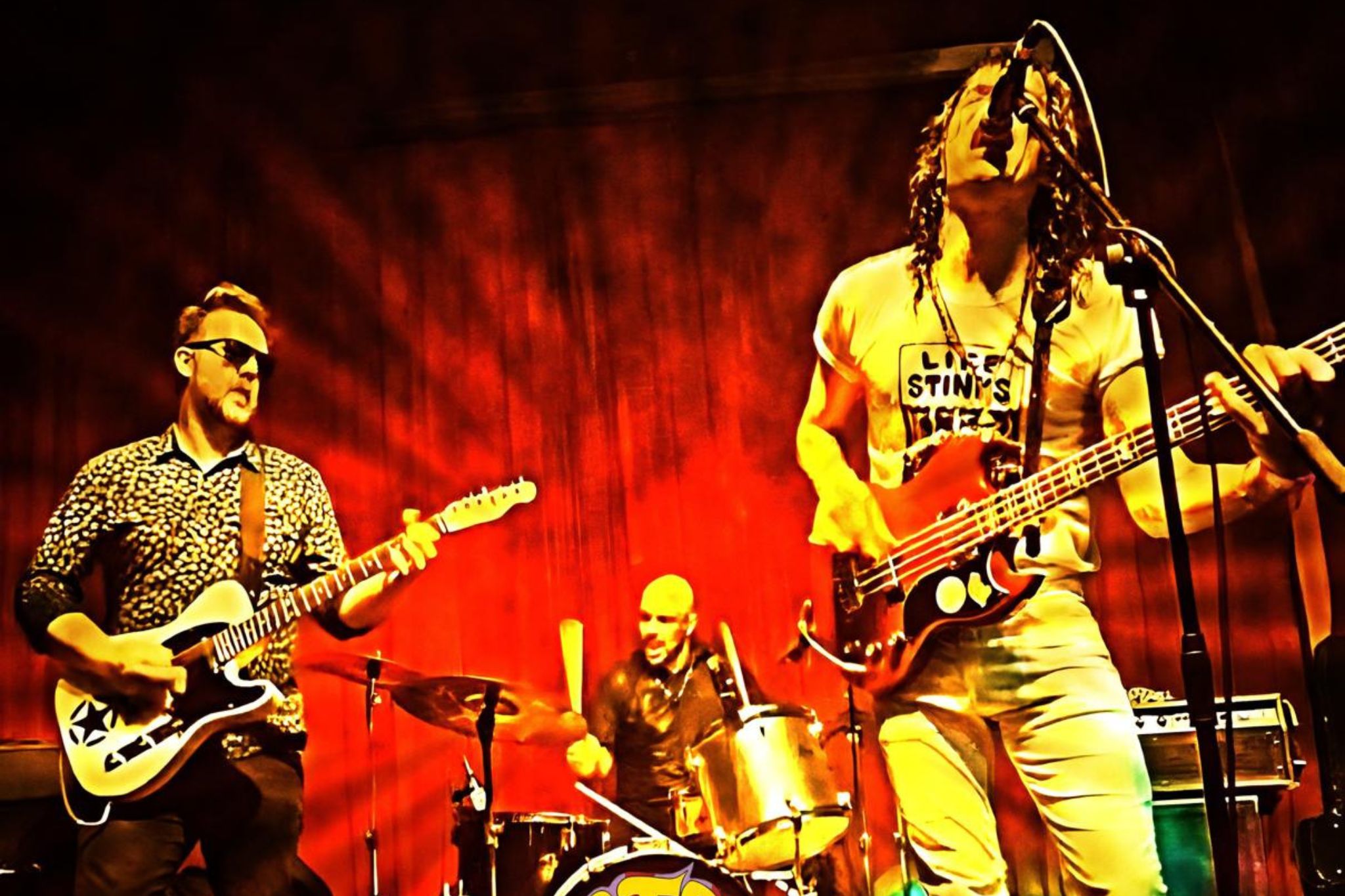 Banda Faichecleres faz show para anunciar volta ao mundo da música