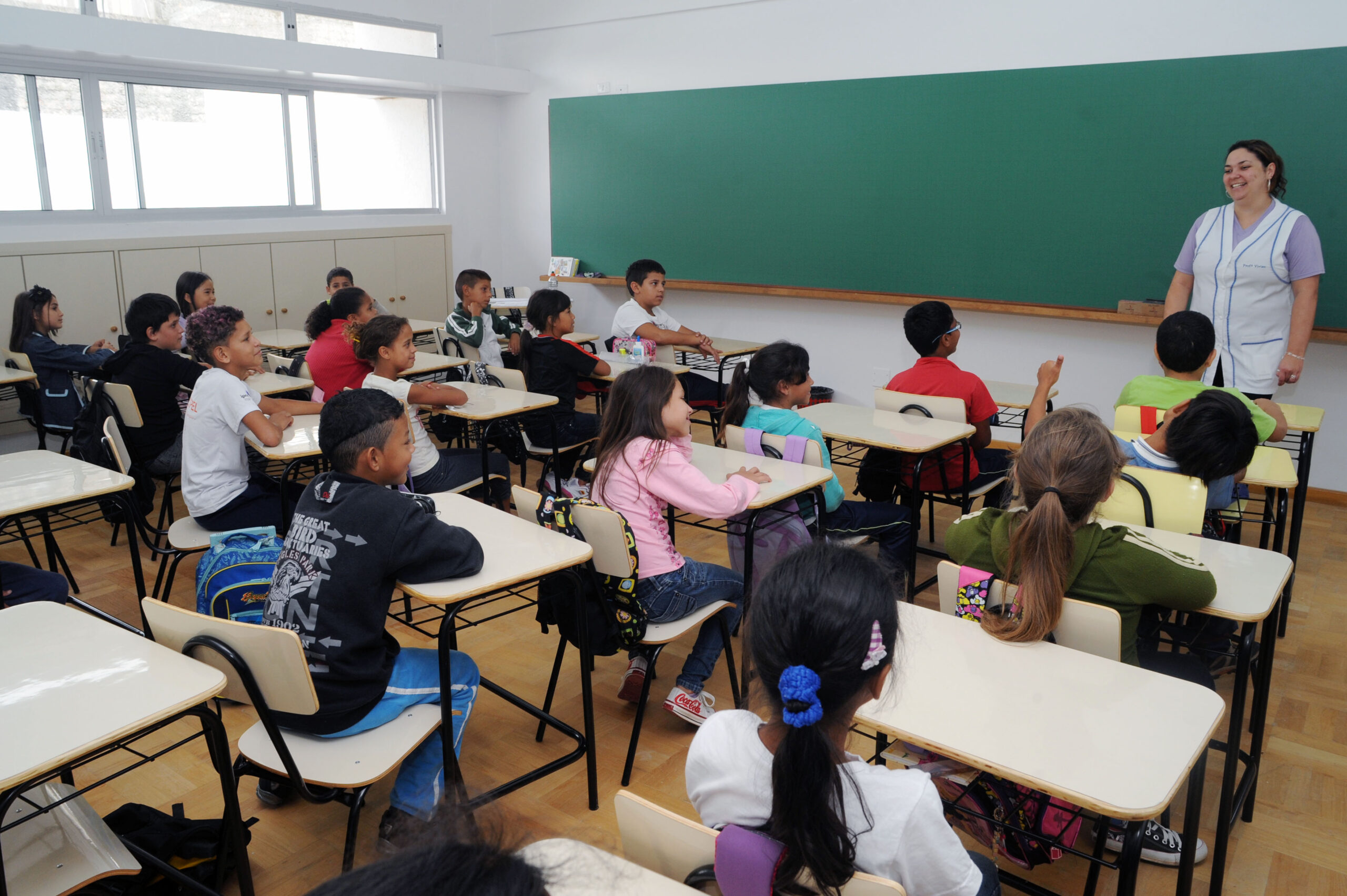 Falta de profissionais de apoio na rede de ensino prejudica alunos e professores