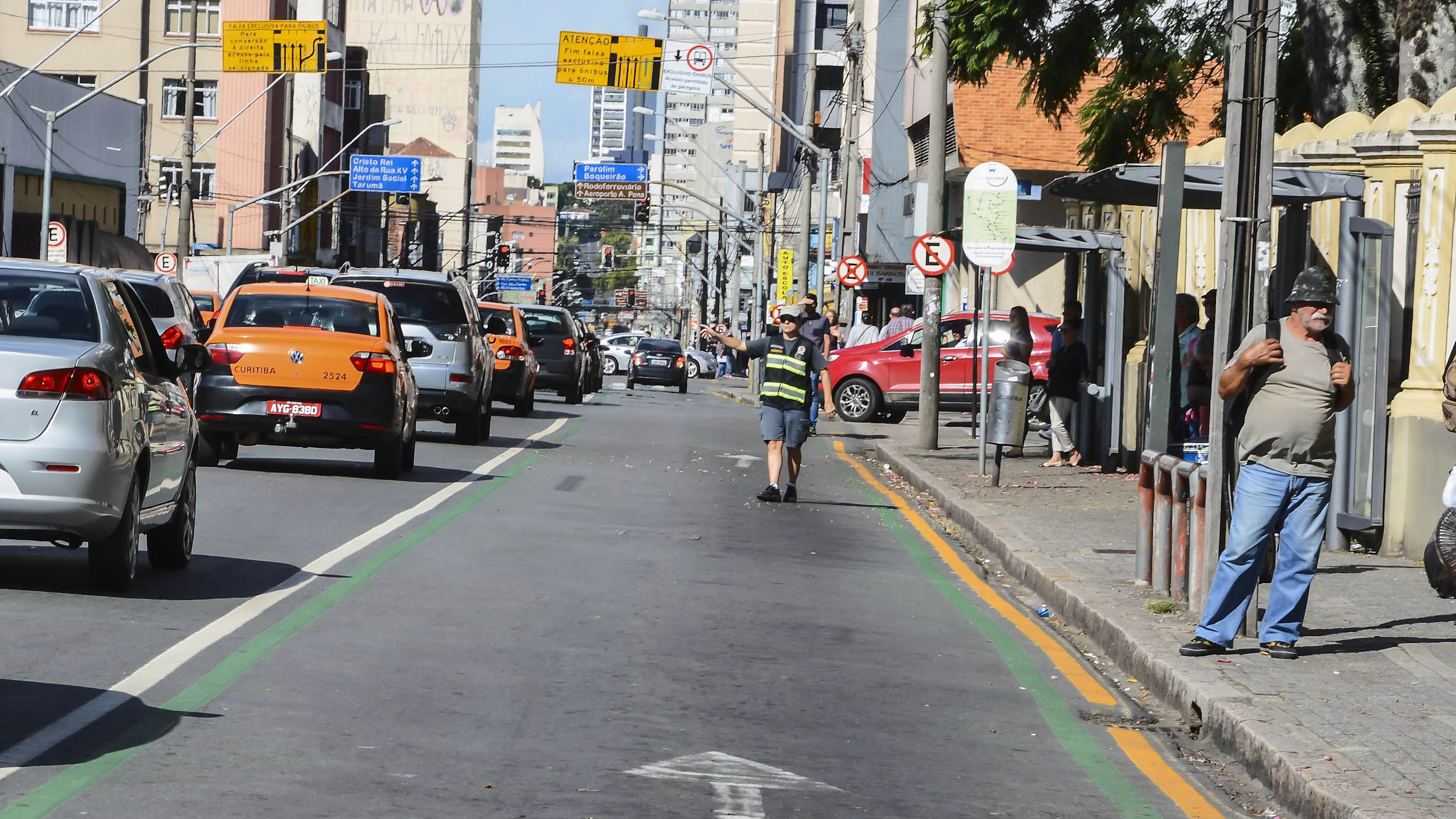 URBS autoriza uso de picapes e caminhonetes como táxi