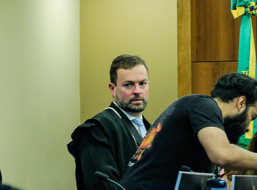 Relator vota pela absolvição de Moro e cassação parece mais distante