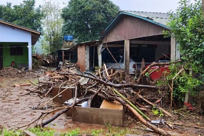 Instituição voluntária arrecada doações para reconstrução de casas no RS