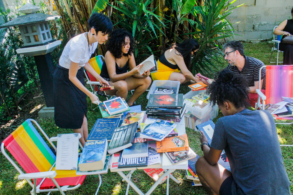 Sábado tem feira de troca de livros e encontro de crocheteiros