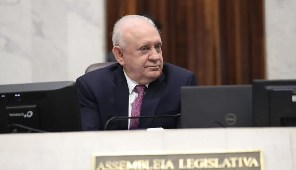 Com gratificações, Assembleia chega a multiplicar por 5 salário de comissionados