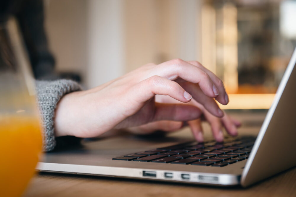 Fique esperto: como evitar cair em golpes em sites falsos