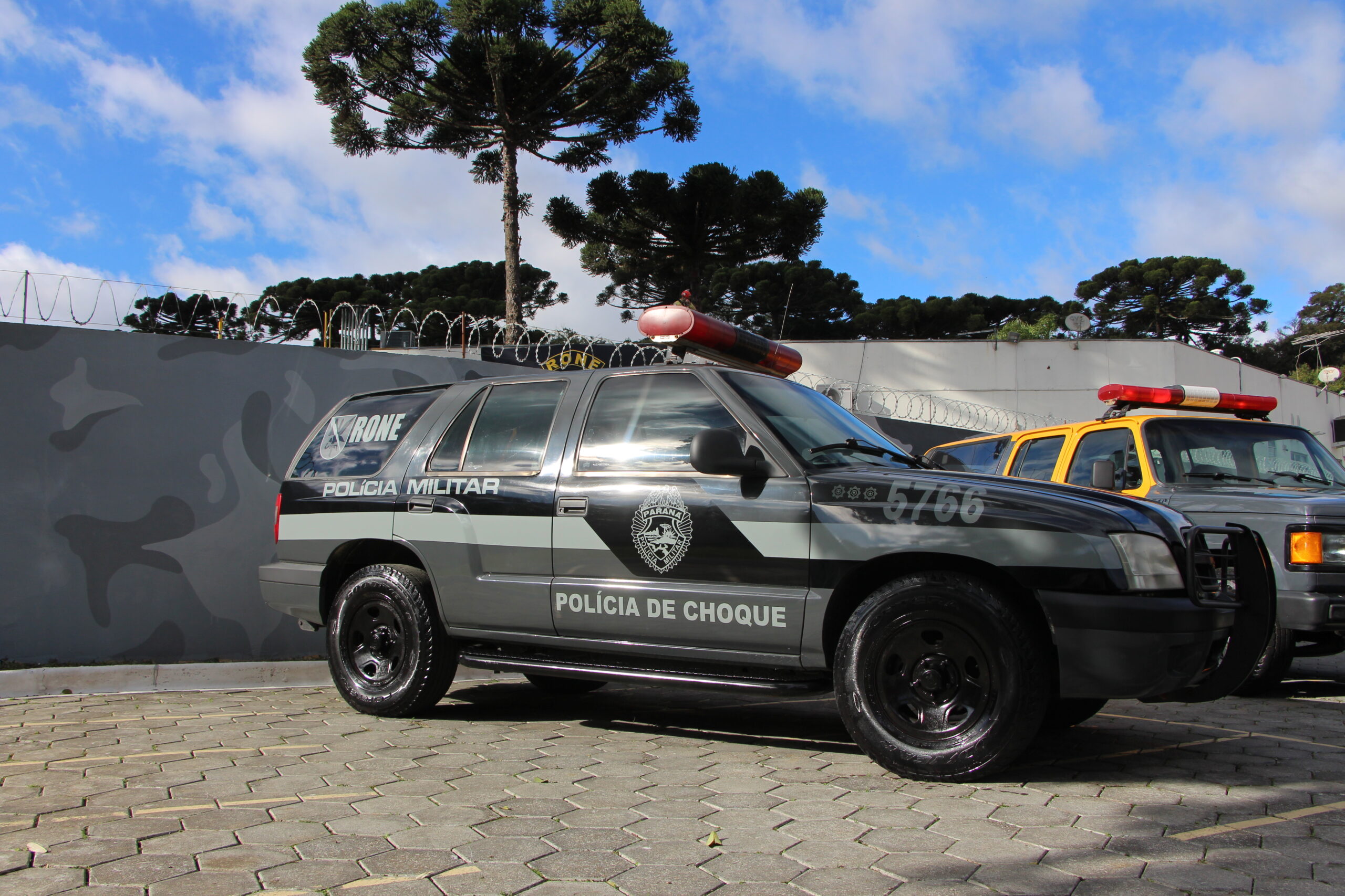 Dupla que atacou casal em biarticulado de Curitiba agiu por transfobia, afirma vítima
