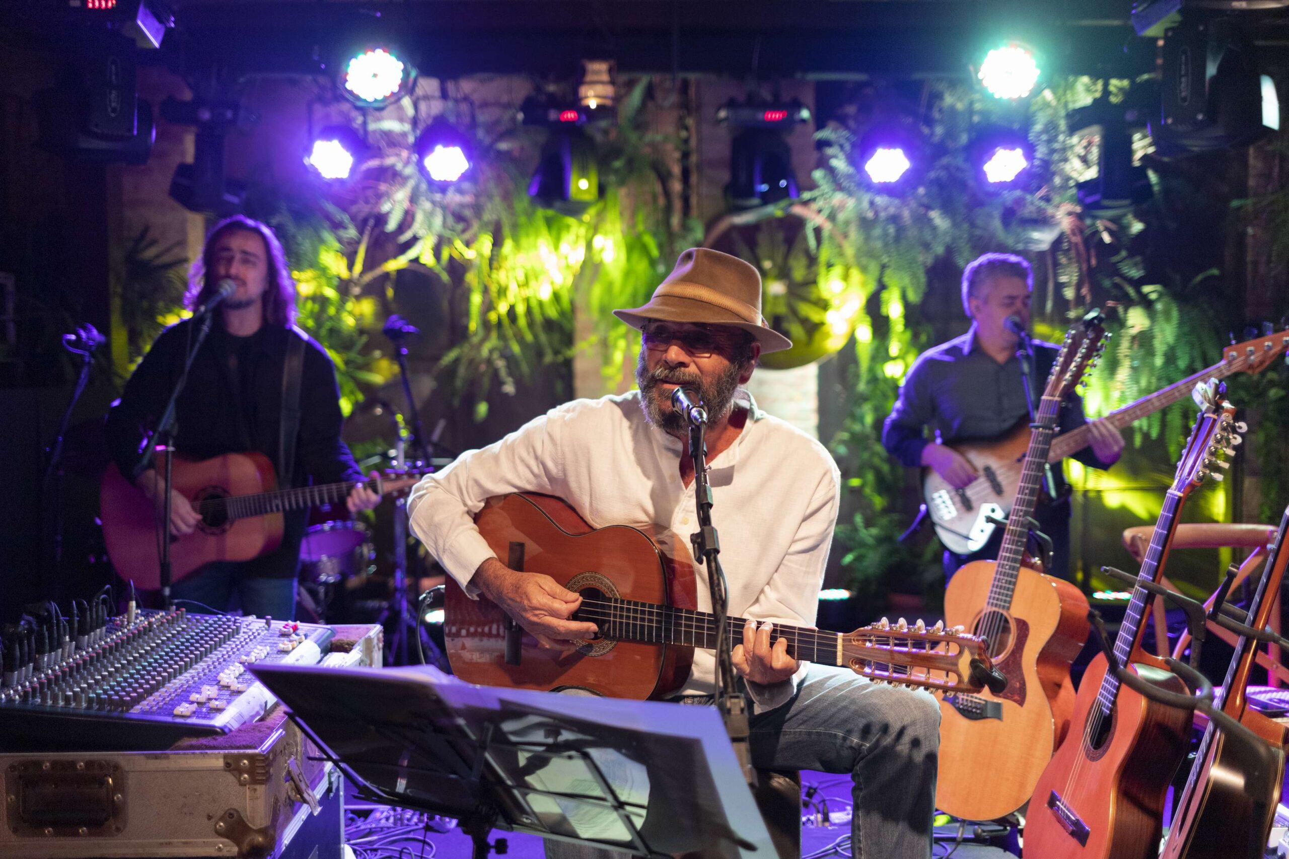 Almir Sater tem show marcado em Curitiba
