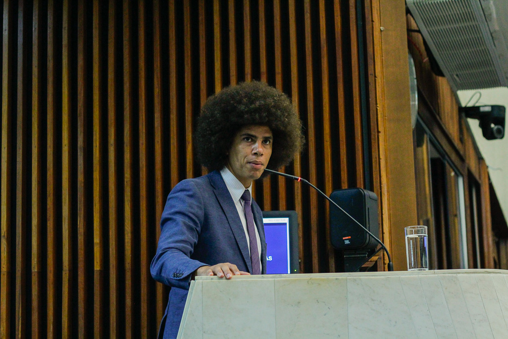 Após confusão na CCJ, deputados pedem mais uma vez a cassação de Renato Freitas