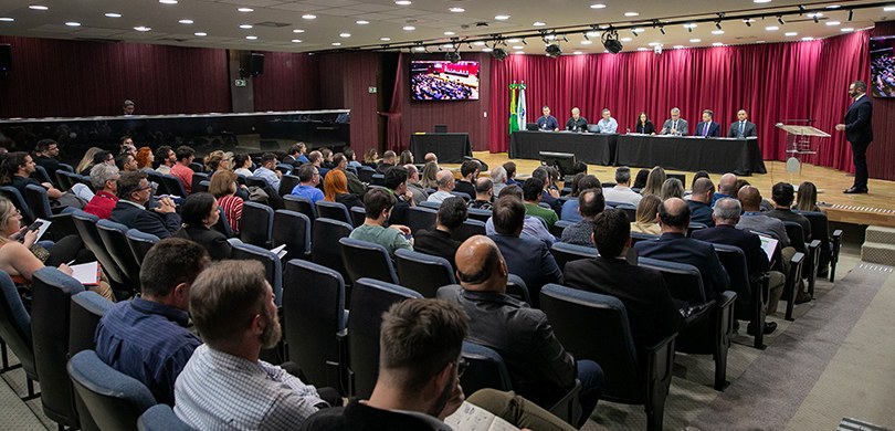 Eduardo Pimentel terá quase metade do tempo de tevê em Curitiba