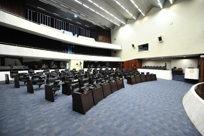 Assembleia usa reforma como pretexto e cancela sessões para deputados fazerem campanha
