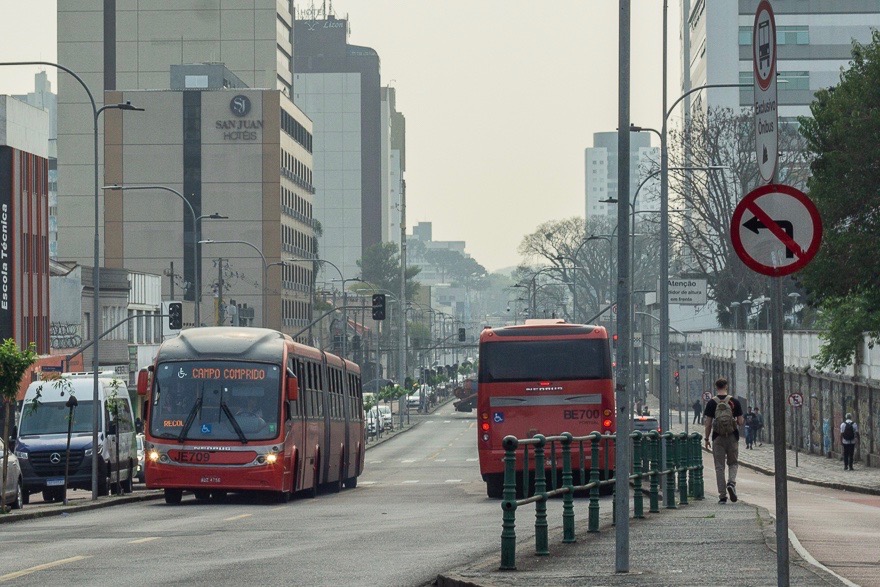 Após dias com qualidade de ar insalubre, mudança no clima deve amenizar situação