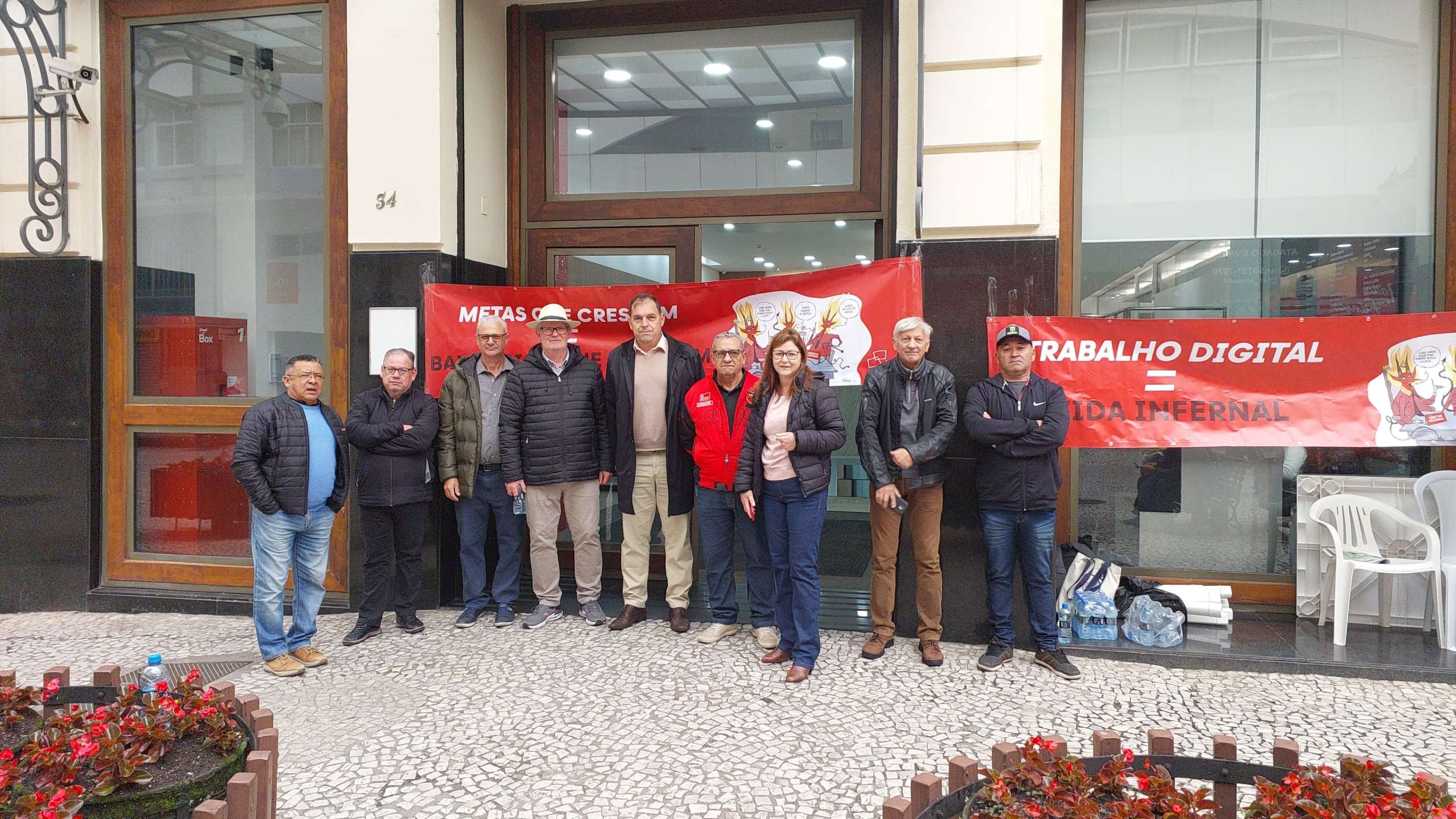 Bancários protestam em frente ao Bradesco após denúncias de assédio moral