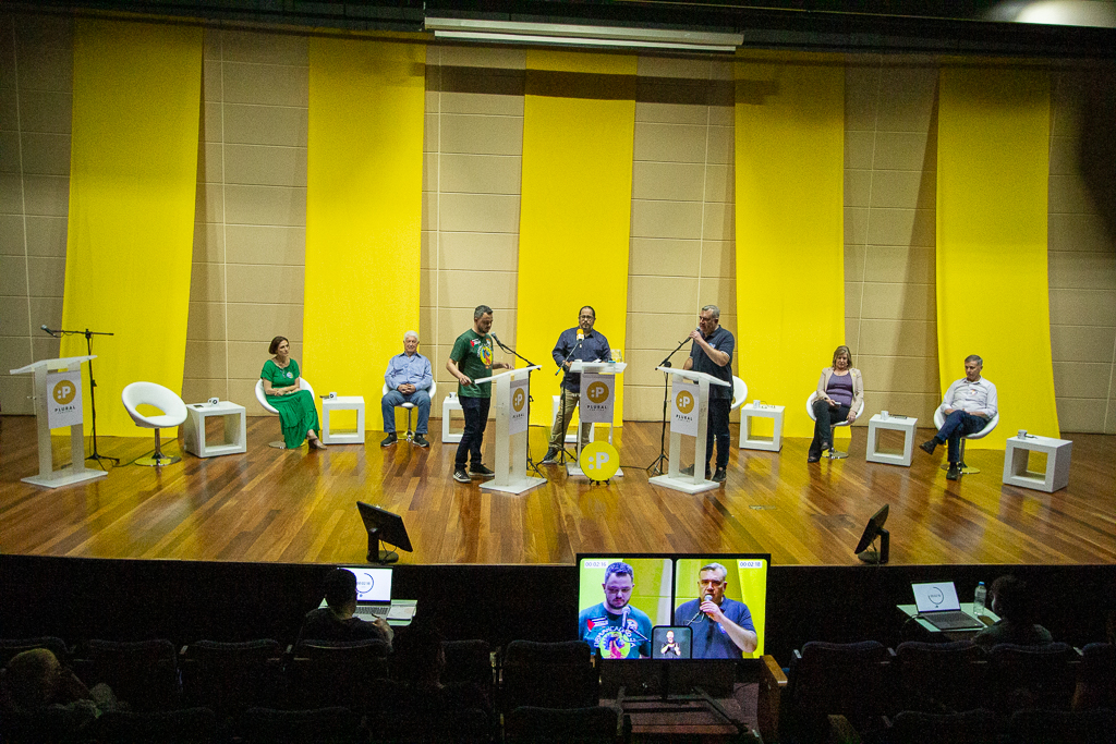 Ausentes, Eduardo Pimentel e Luciano Ducci viram alvos no debate do Plural