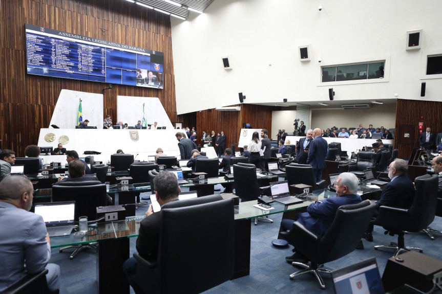 Terceirizados da Assembleia ganham só 30% dos repasses previstos em contrato, denuncia deputado