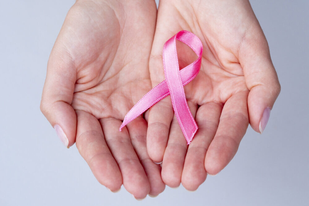Outubro Rosa: mulheres com câncer de mama têm direito à isenção de imposto de renda