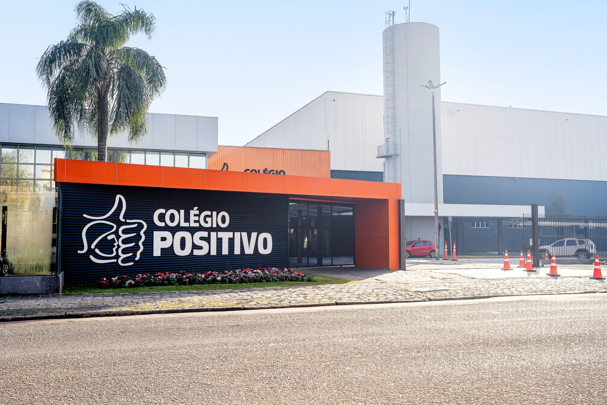 Colégio Positivo tem bolsas de estudo com 50% de desconto