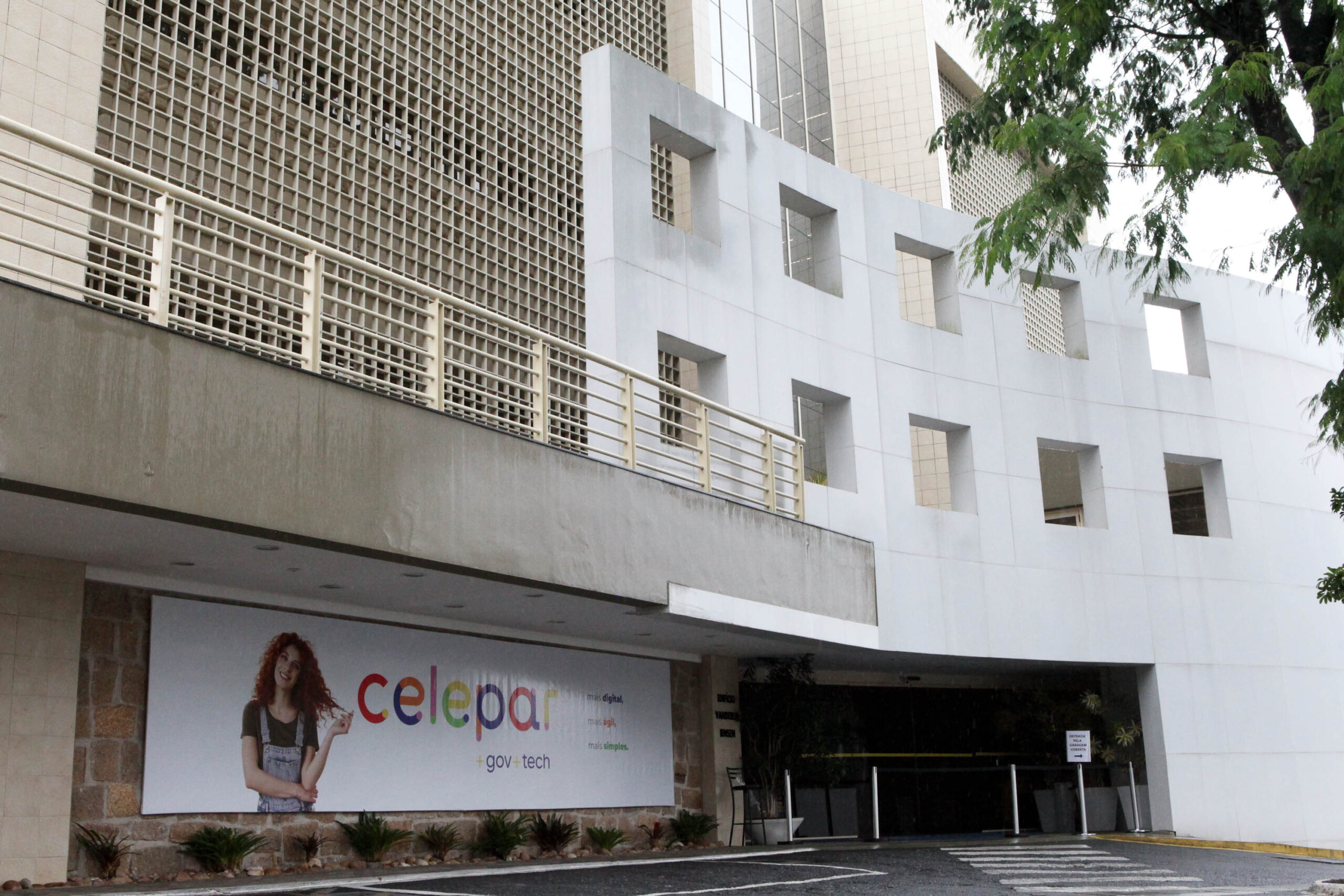 Comprador da Celepar pode herdar contratos sem precisar de licitação