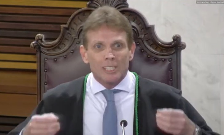 Em vitória para Ratinho, TC troca relator de processo contra terceirização de escolas