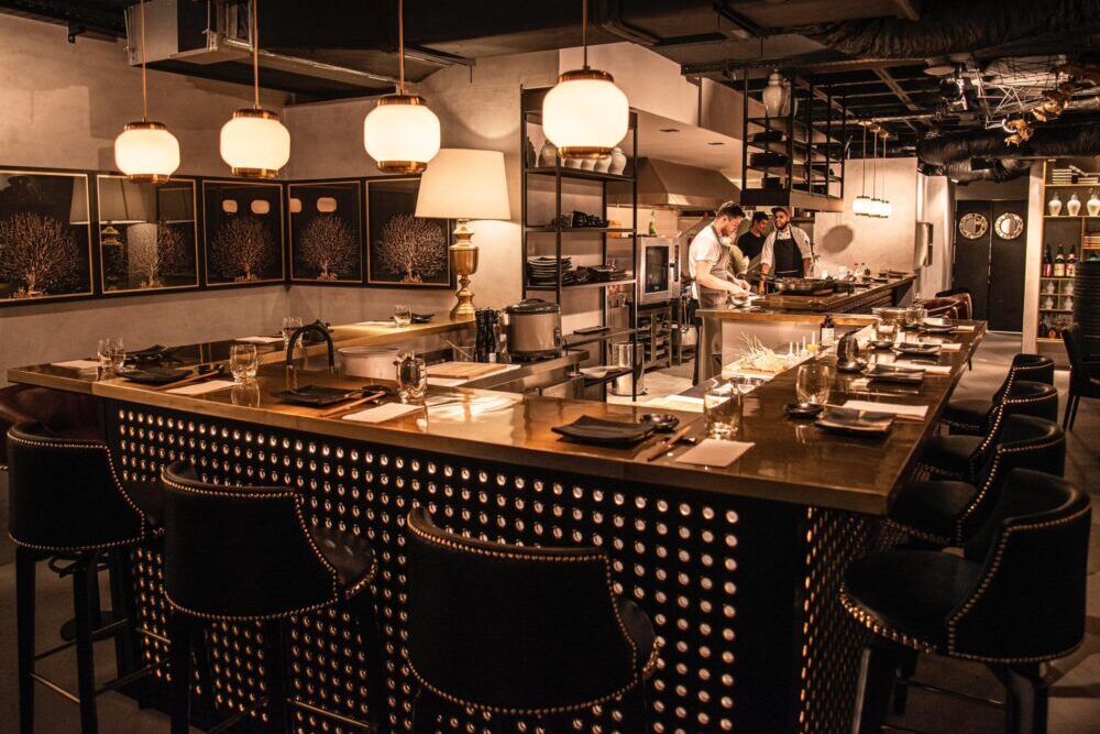 Restaurante de comida asiática e contemporânea faz jantar harmonizado com coquetéis exclusivos